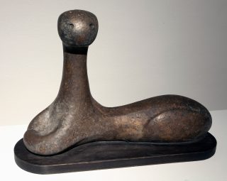 Helvi Hyvärinen: Pikkupeto (A Little Beast), 1972, bronze. Kajaani Art Museum Collection