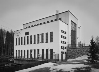 Kuvassa Koivukosken voimalaitos Kajaanissa, arkkitehti Eino Pitkänen 1943. Kuvaaja: Jaakko Kilpiäinen 2021