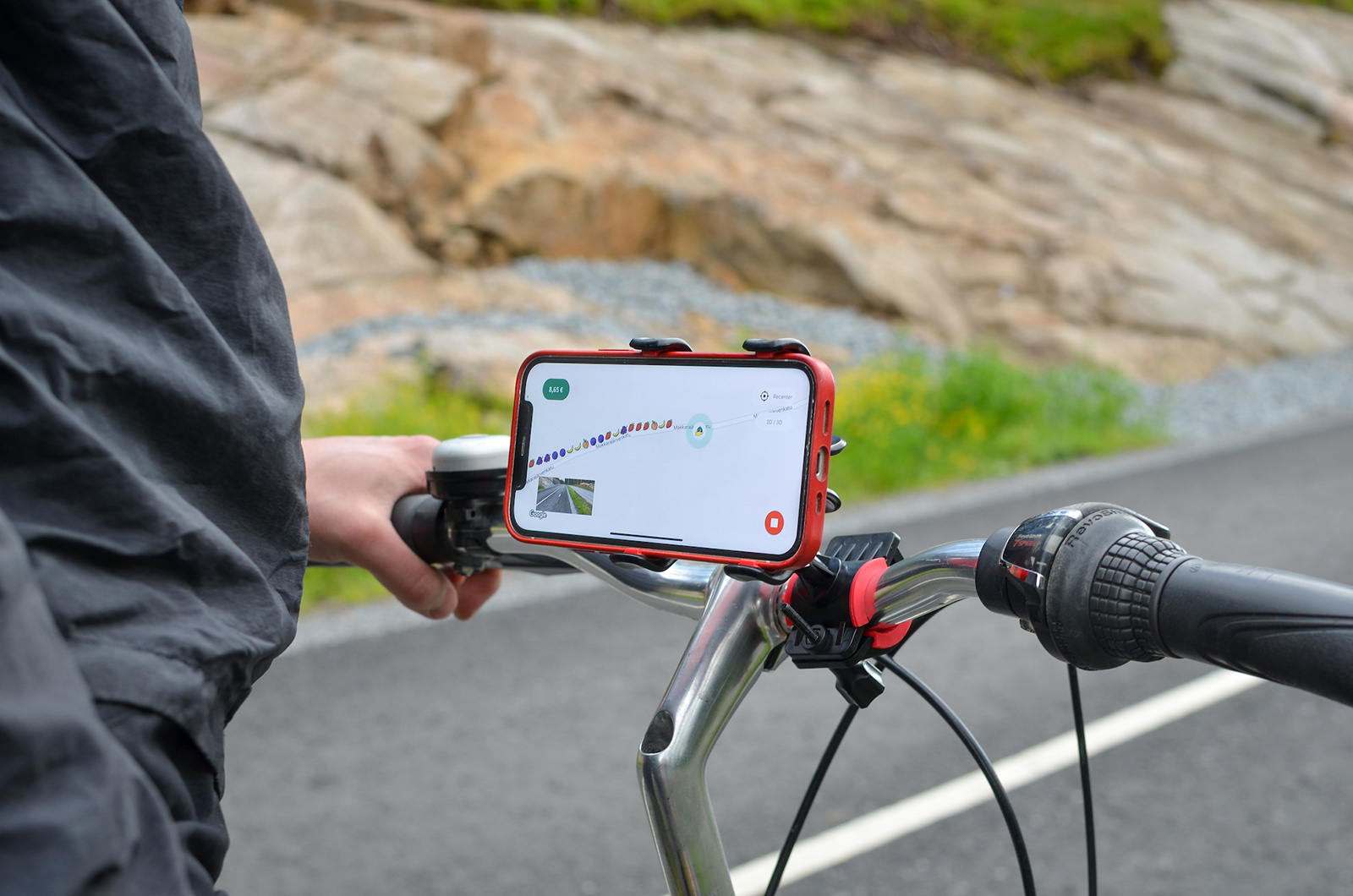 Crowdsorsa-mobiilipelillä kartoitetaan pyöräteiden kuntoa.